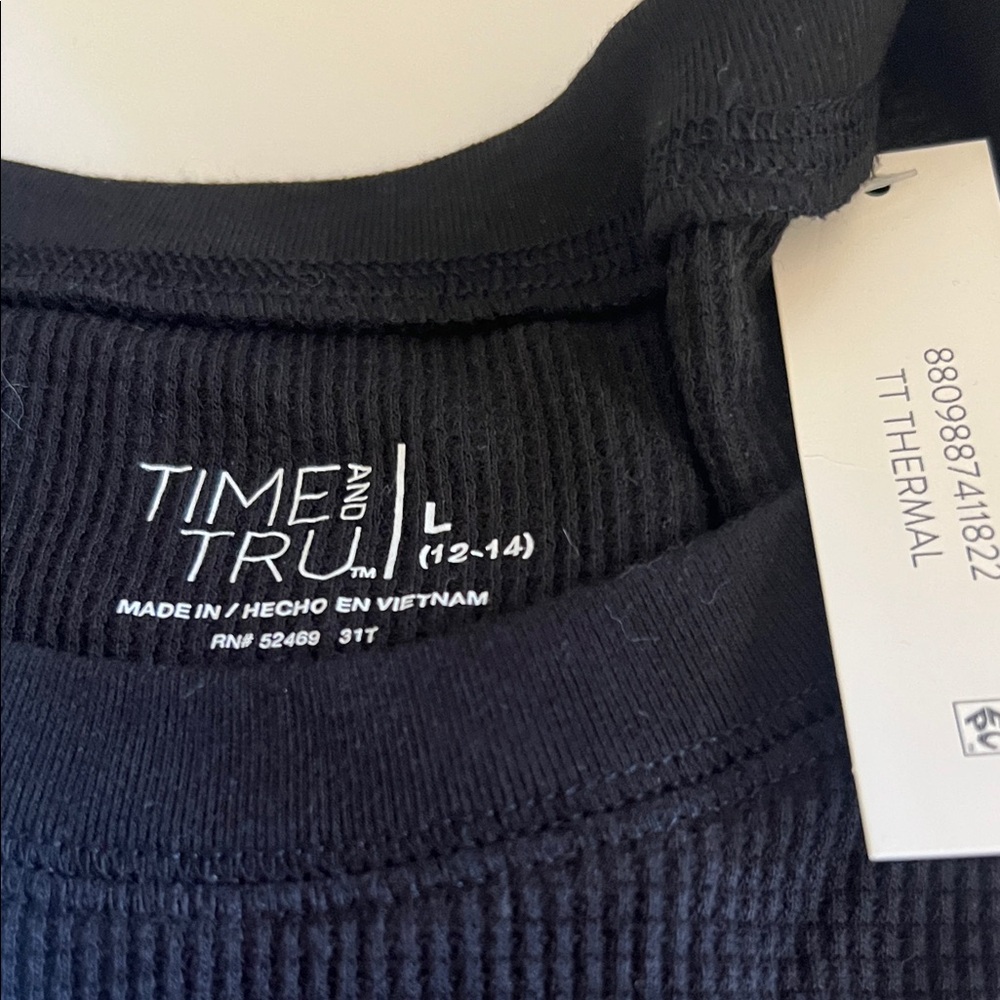 NWT Time and Tru Women’s  Black and Beige Crewneck Sweaters - Picture 2 of 2